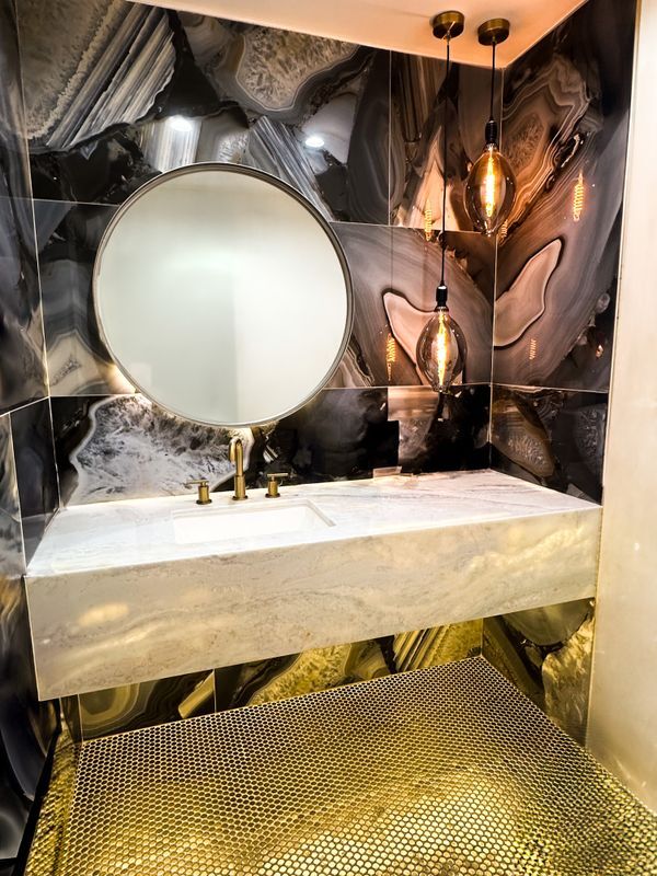 Foto del edificio - 4660 Burgundy Rd