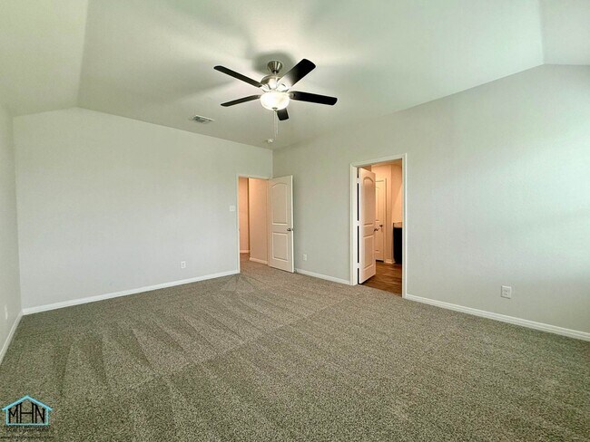 Building Photo - Spacious 2-Storey 4-Bedroom 2.5-Bath Home in Savannah Place, Conveniently Located Near 1604 & Hig...