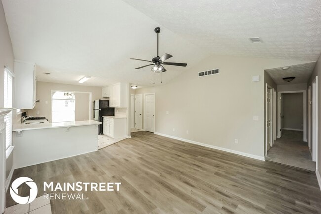 Building Photo - 7911 Woodlake Dr