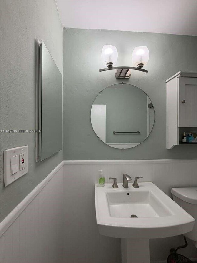 Foto del edificio - 2591 NE 55th Ct