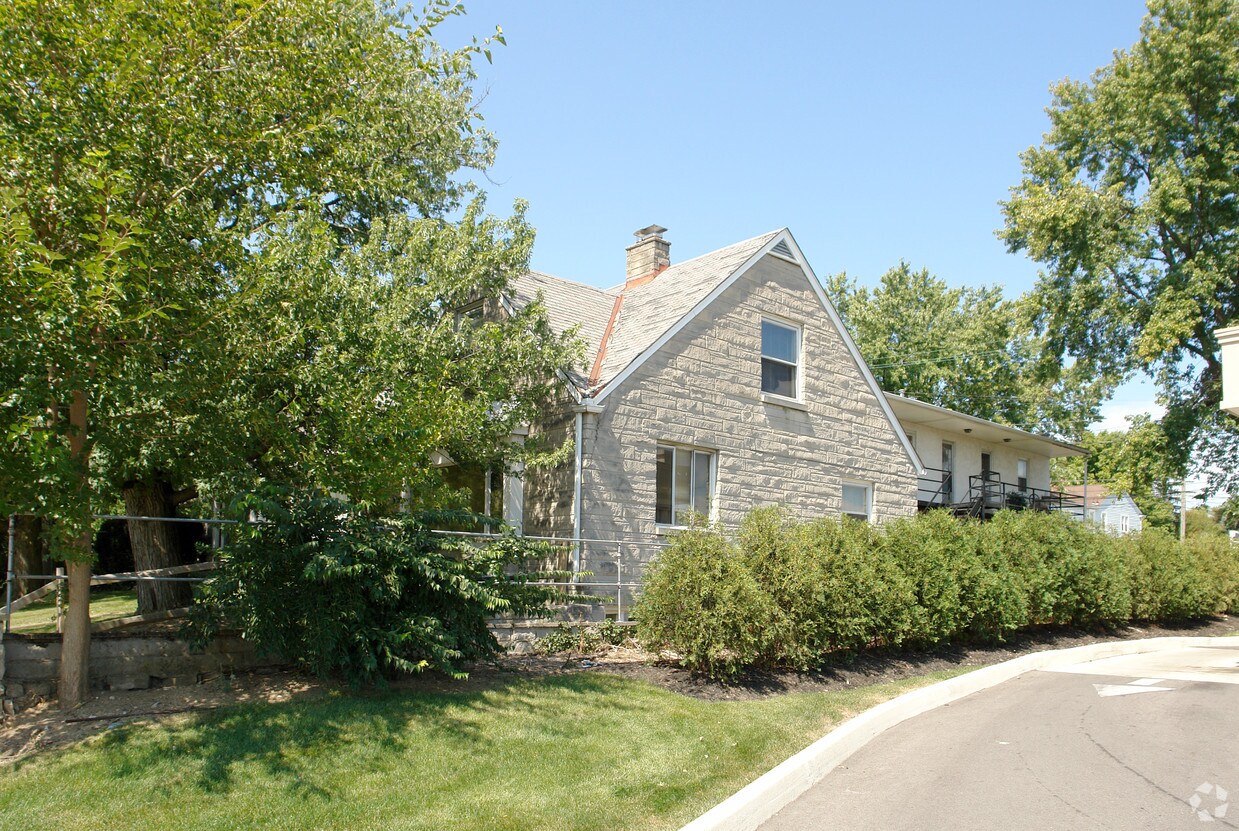 Building Photo - 22 W Cooke Rd