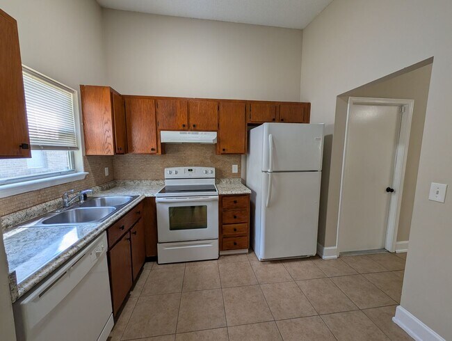 Foto del edificio - AVAILABLE NOW!! Great 3 Bedroom 2 Bath on the North side