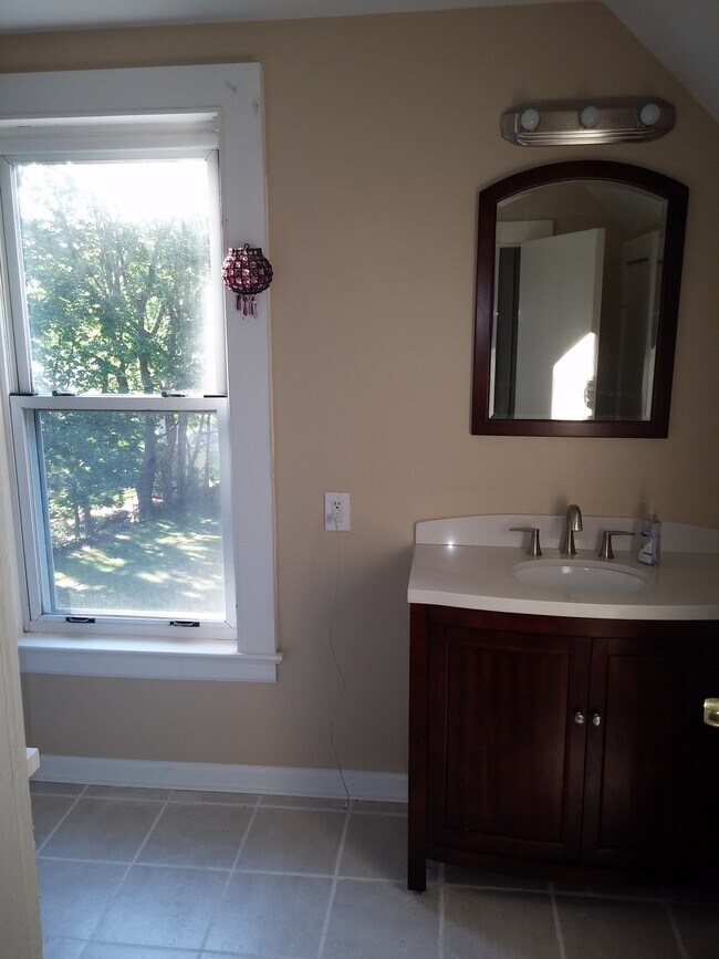 Foto del edificio - 176 Thompson Ave