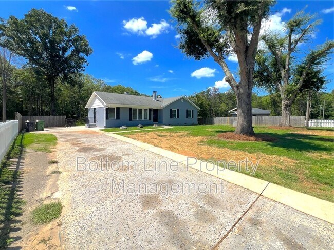 Foto del edificio - 17120 Green Hill Rd