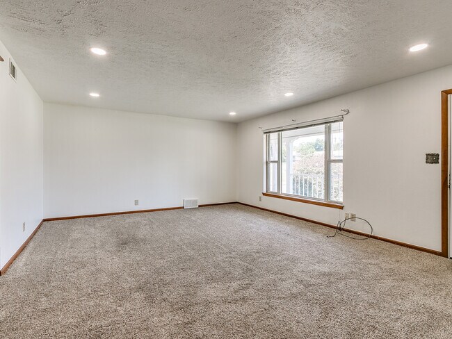 Building Photo - 204 E Morningside Dr