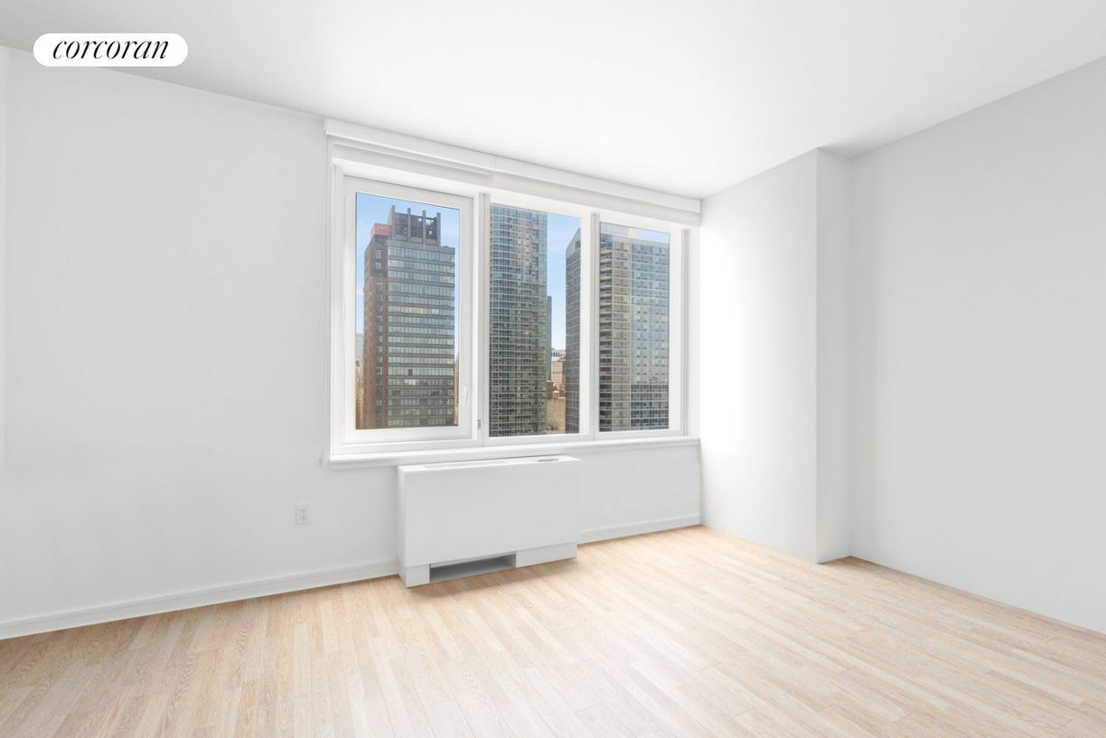 Foto principal - 555 W 38th St