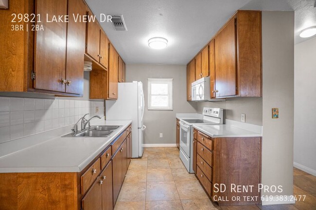 Building Photo - Lake Morena -Move In Special 3 bed / 2 bat...