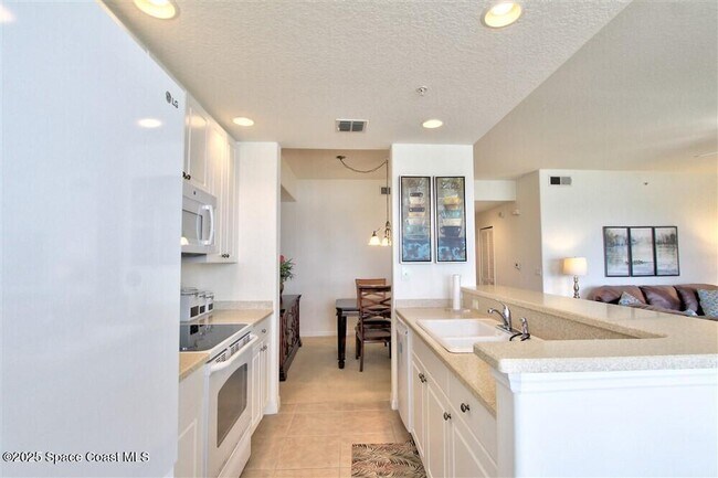 Building Photo - 6858 Toland Dr