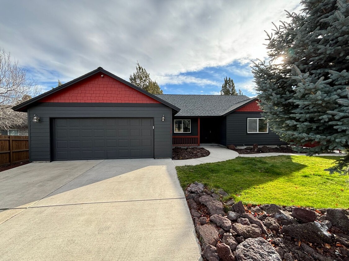 Foto principal - Redmond Home with Amazing Deck Views