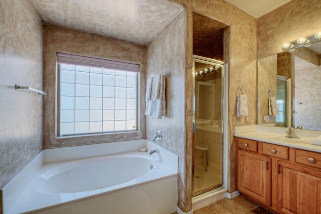 Building Photo - 14000 N 94th St