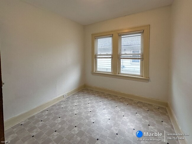 Building Photo - 3 br, 1 bath House - 4306 Buechner Ave Uni...