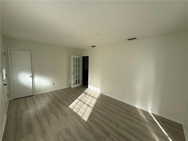 Foto del edificio - 7445 Bowers Ln