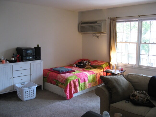 Building Photo - 422 Aylesford Pl