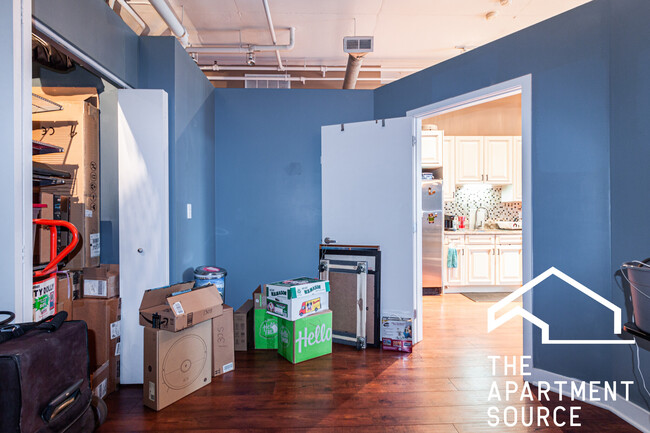 Foto del edificio - 740 W Fulton St