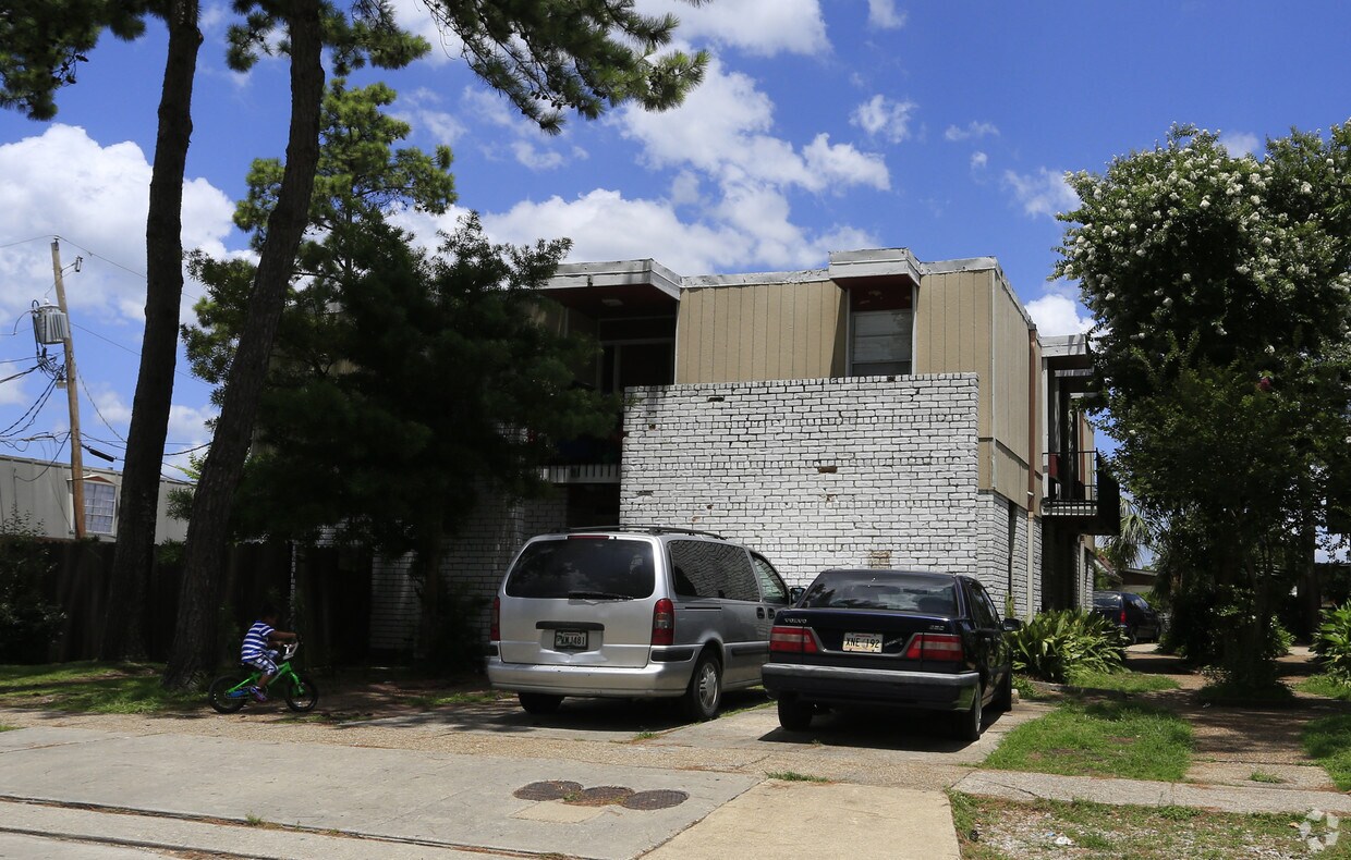 Primary Photo - 1021 Lake Ave