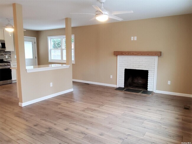 Building Photo - 128 Bayville Ave
