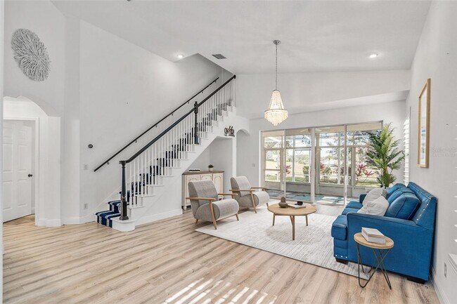 Foto del edificio - Stunning Custom Rental in Gated 55+ Royal ...