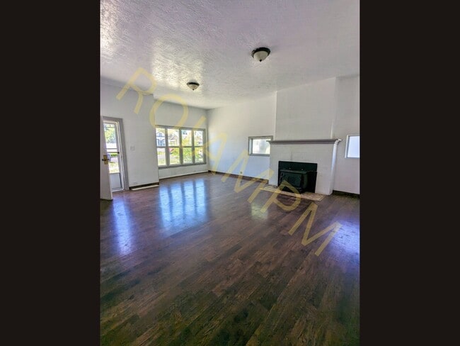Building Photo - 520 5th Ave N
