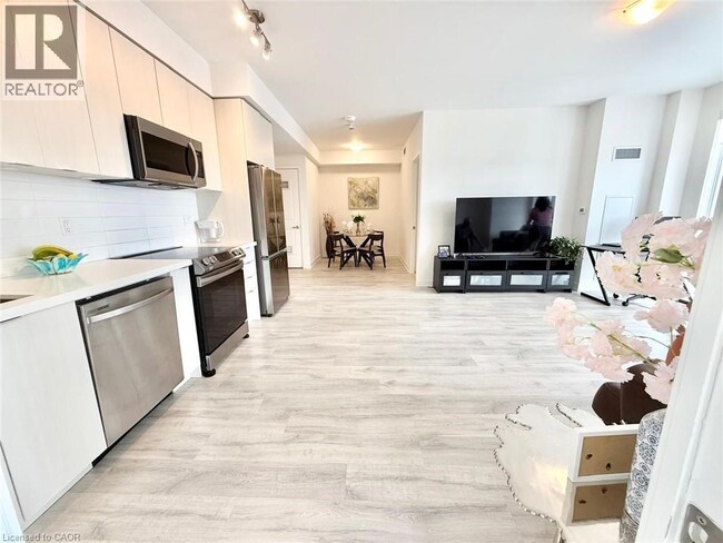 Building Photo - 4675 Metcalfe Ave