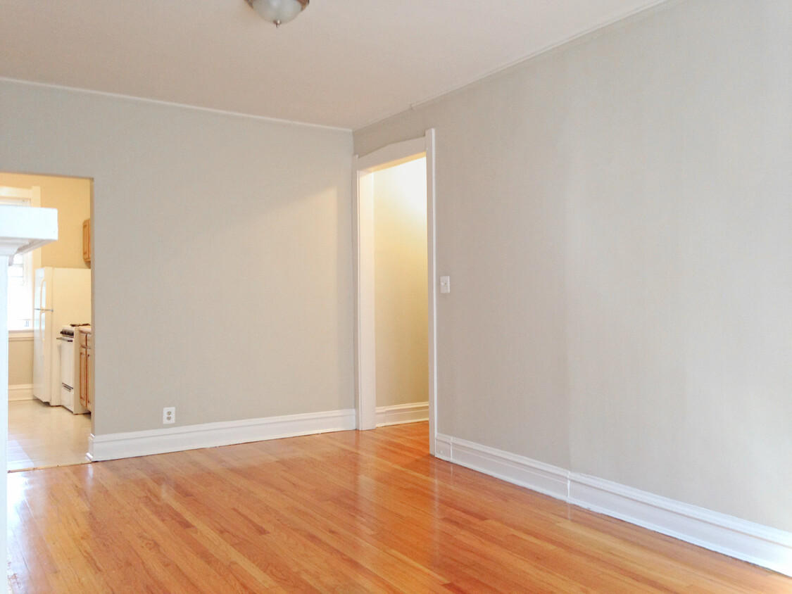 Primary Photo - Amazing Location! Huge, 2nd Floor 1 Bed Ap...