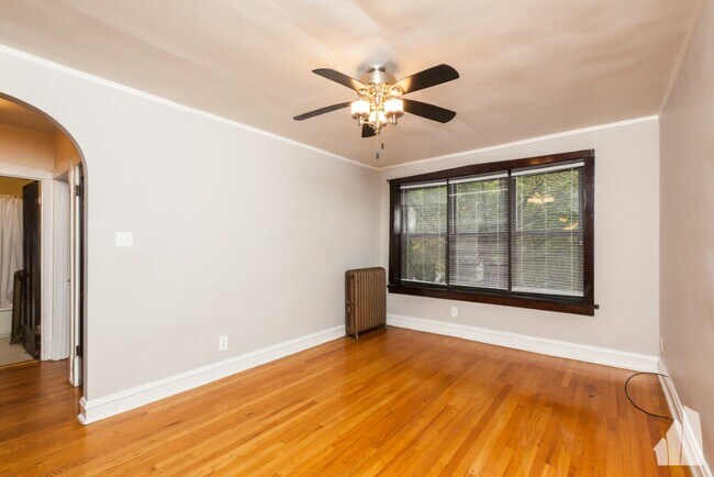 Building Photo - 4101 W Belmont Ave