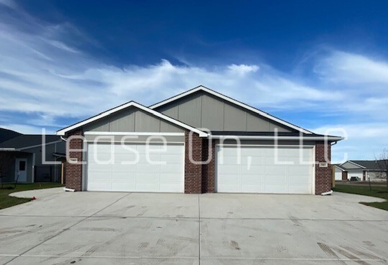 Foto principal - Brand-New 3 Bedroom Home in Haysville School District