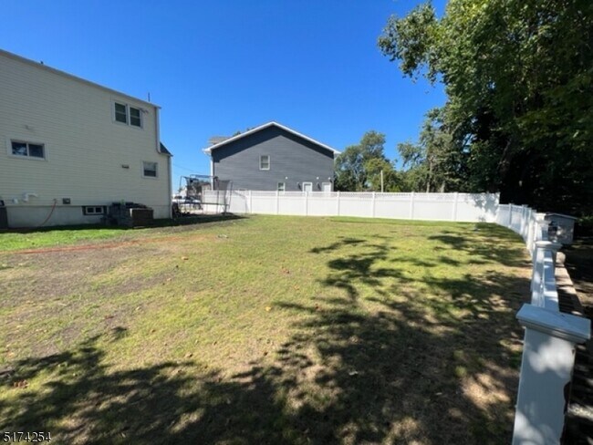 Building Photo - 41 Pitts Ave