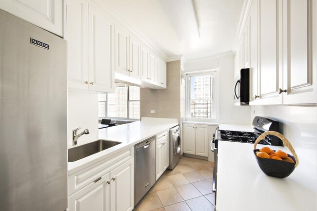 Building Photo - 215 East 68th Street