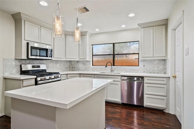 Building Photo - 4810 Culmore Dr