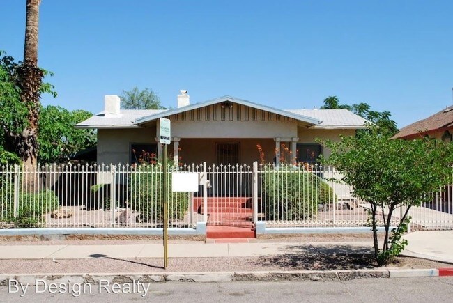 Building Photo - 3 br, 2 bath House - 809 E 9th St