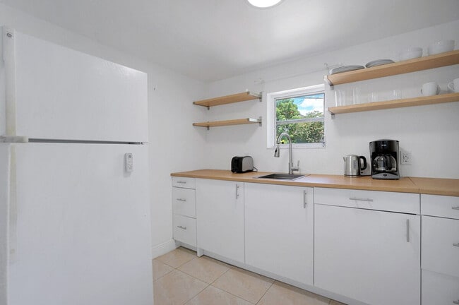 Foto del edificio - 975-977-977 SW 10th St