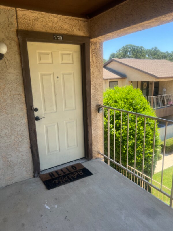 Foto del edificio - 1730 Crestpoint Dr
