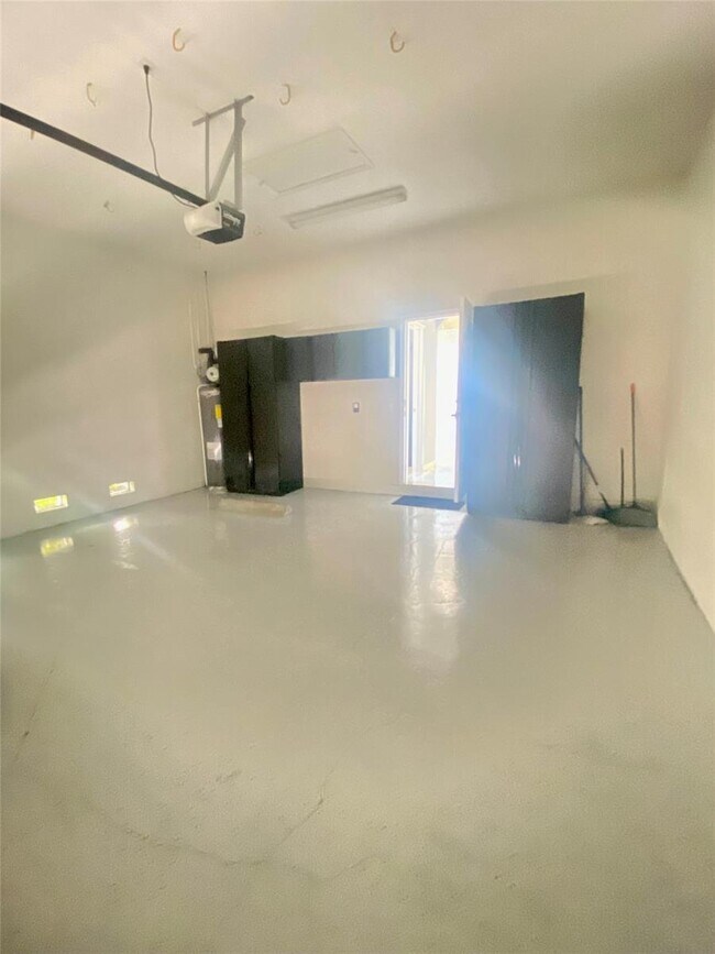 Building Photo - 2039 SE 18th Ct