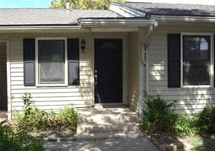 Building Photo - 400 Kaye St