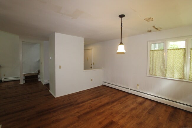 Building Photo - 6 Lyle Ct