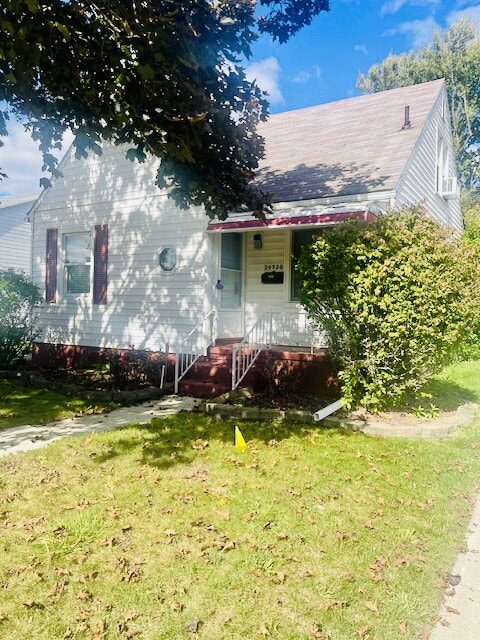 Charming 3-Bed Home with Finished Basement on Hickory Street! - Charming 3-Bed Home with Finished Basement on Hickory Street!