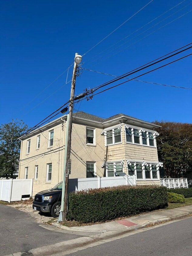 Primary Photo - 2216 Baltic Ave