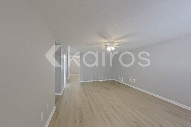 Foto del edificio - 180 Deer Pkwy