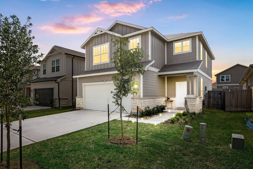 Primary Photo - 25927 Chicory Dr