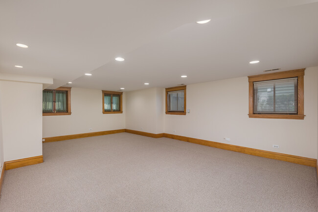 Building Photo - 3826 N Monticello Ave