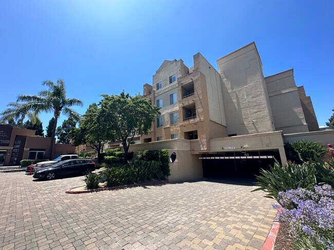 Building Photo - 8889 Caminito Plaza Centro