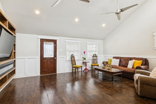 Building Photo - 1910 East Ave