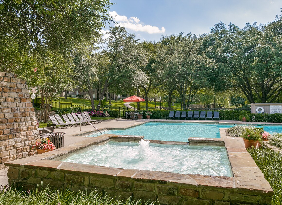 The Village Cliffs Apartments Dallas, TX