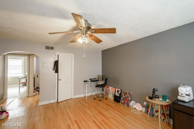Foto del edificio - 1 br, 1 bath Apartment - 6331 Morton St
