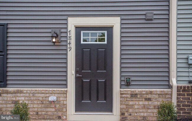 Foto del edificio - 7849 Francis Dickens Ln