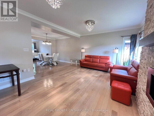 Building Photo - 30 Meadowacres Dr