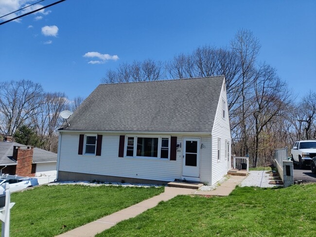 Building Photo - BEAUTIFUL Waterbury Cape w/ 4 Bedrooms, 2 ...