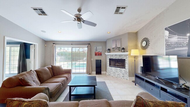 Building Photo - 78835 Lowe Dr