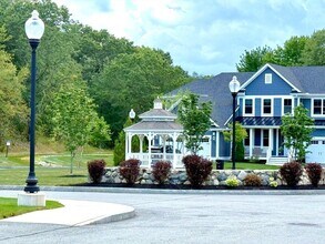 Building Photo - 7 Lily Pond Ln