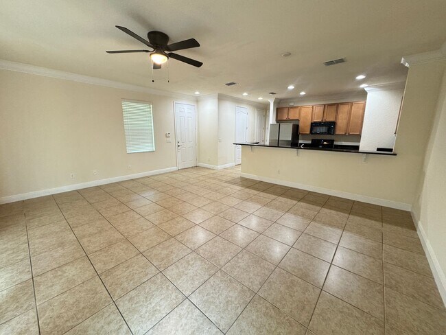 Foto del edificio - Fantastic Townhome In The Highly Desired E...